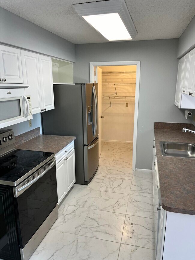 Building Photo - 4116 NW Cinnamon Tree Cir
