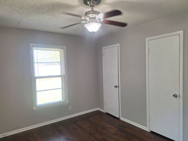 Building Photo - 1225 Harrison Ln