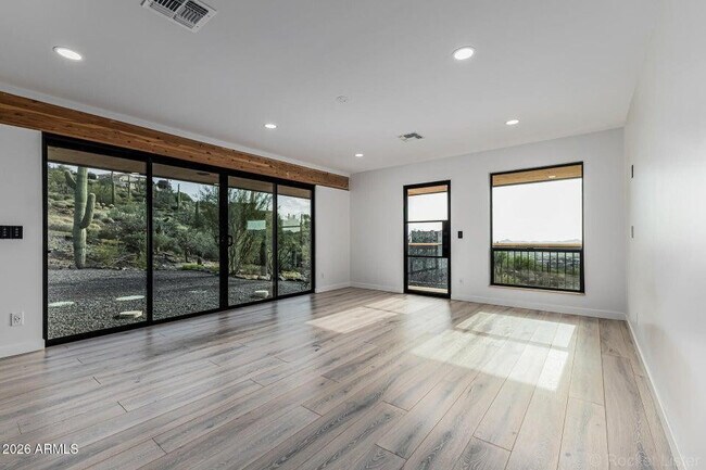 Building Photo - 6111 Victoria Dr
