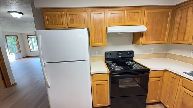 Building Photo - 3 Bedroom 1.5 Bath Home Fenced Yard, Shed & Garage