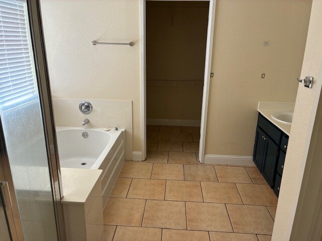 Building Photo - 3645 Yacht Dr