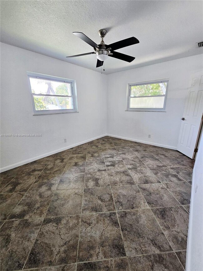 Building Photo - 845 NE 37th St