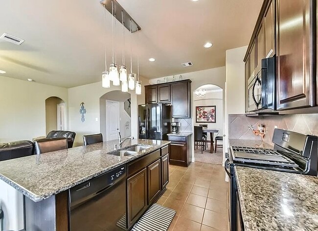 Building Photo - 2575 Riverway Dr