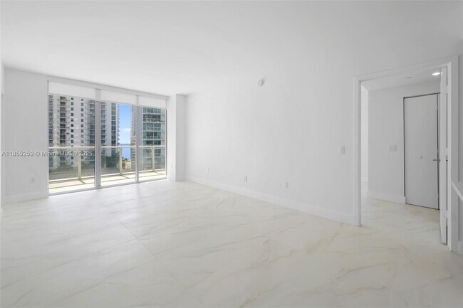 Building Photo - 1100S S Miami Ave
