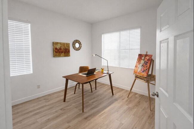 Building Photo - 634 Sumner Way