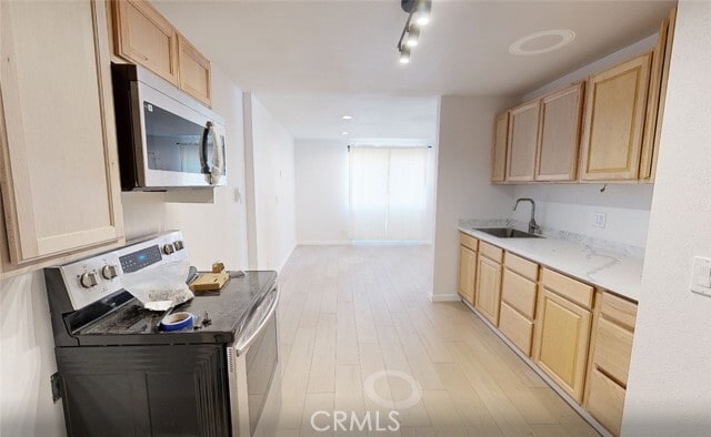 Building Photo - 5637 Redwood Ave