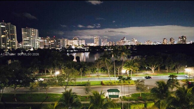 Building Photo - 3675 N Country Club Dr