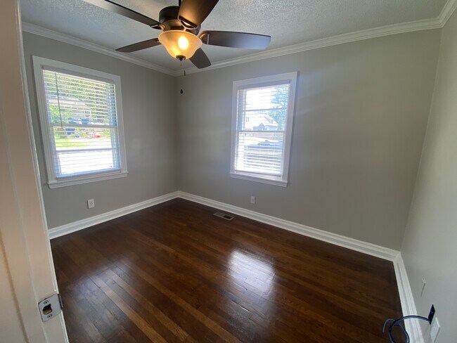 Building Photo - 1622 McCullough Ave NE