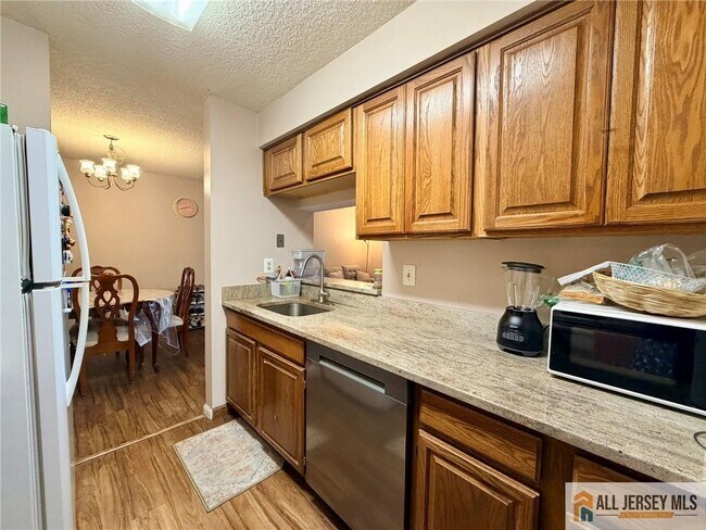 Building Photo - 5215 Ravens Crest Dr