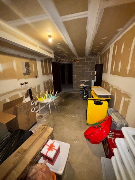 Building Photo - 5581 Baronridge Dr