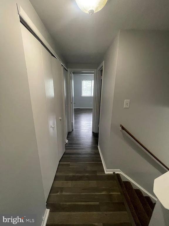 Building Photo - 400 Barclay Walk