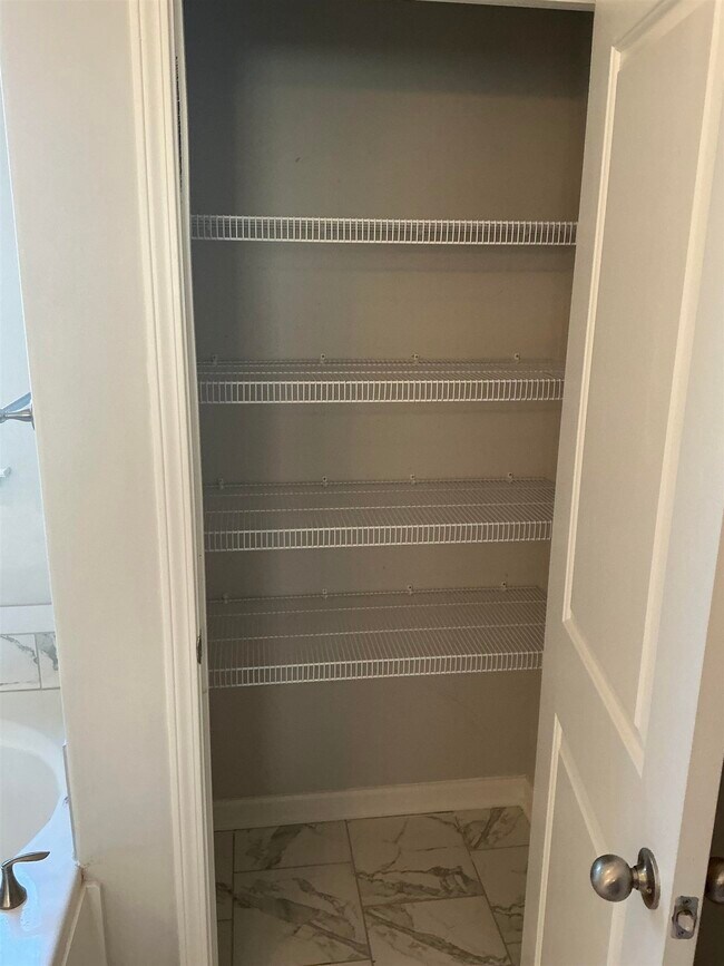 Building Photo - 4698 Shira Dr