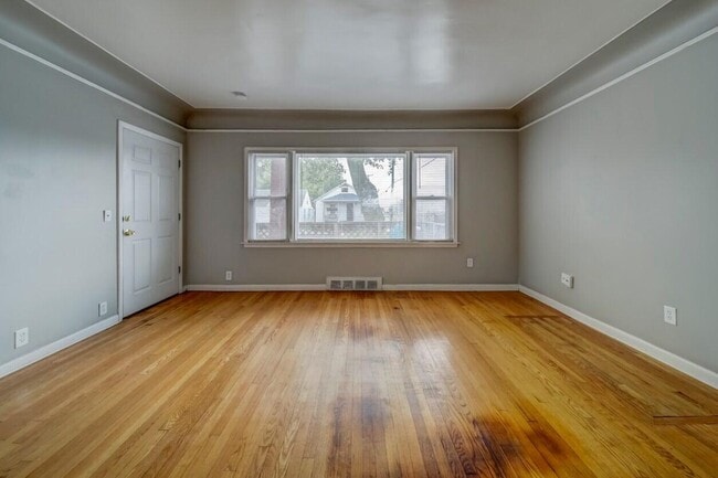 Building Photo - 27 E Milton Ave