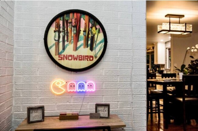 Building Photo - 1945 S 2600 E