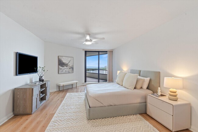 Building Photo - 100 Lakeshore Dr