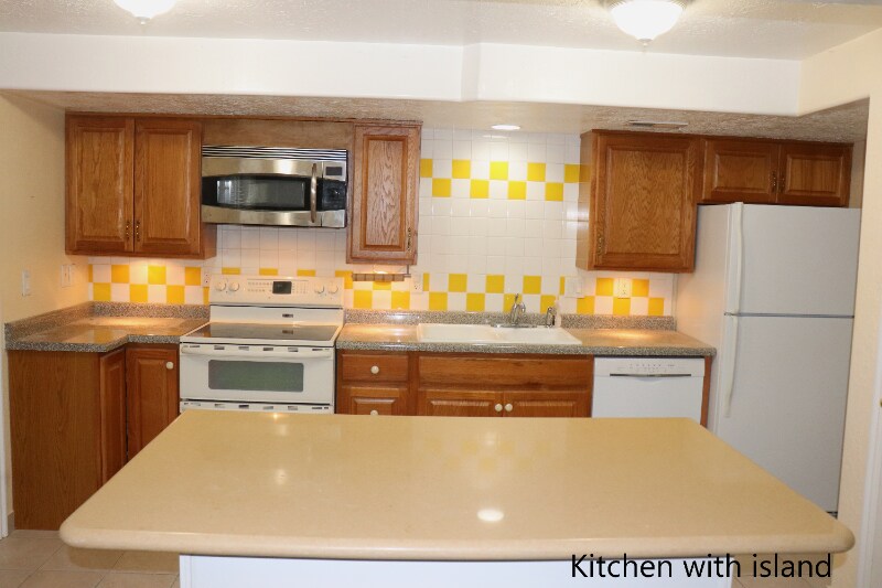 Building Photo - 7896 Goldenpointe Wy