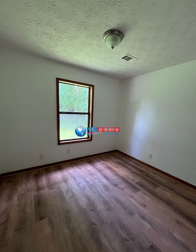 Building Photo - Renovated ranch in the SPRAYBERRY cluster ...