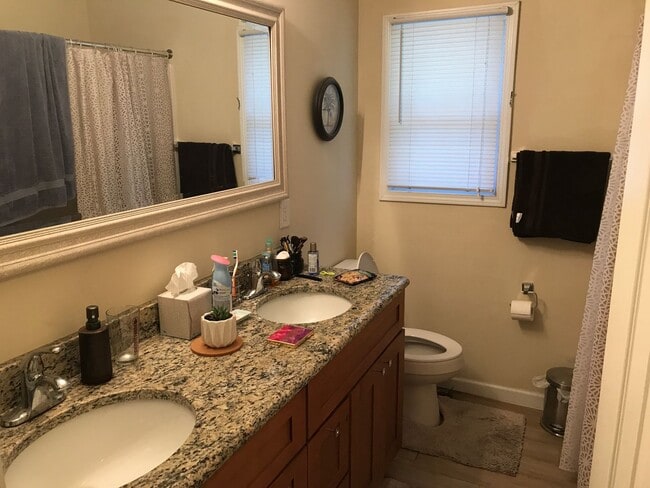 Building Photo - 445 McCauley St