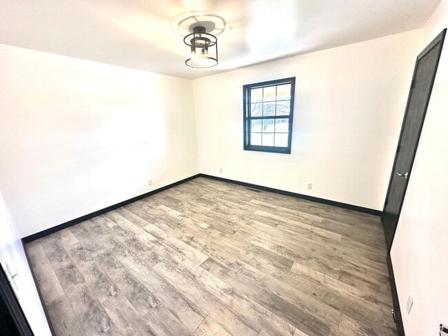 Building Photo - For lease: 3 Bed, 2 Bath Home in Northeast Joplin, MO - $1650.00/Mo| Indoor Storm Shelter/Fenced ...