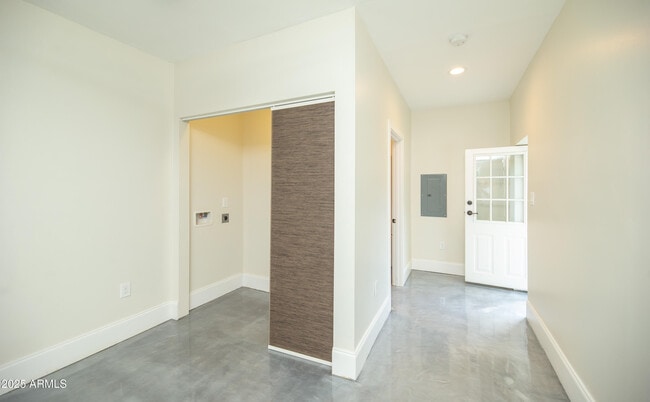 Building Photo - 69 W Lynwood St