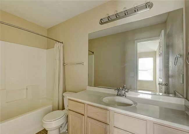 Building Photo - Gorgeous 3 bedroom 2 Bath and 2 Car Home in the Heart of Yukon