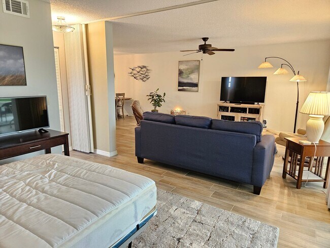 Building Photo - Charming First-Floor Condo in Plantation Golf and Country Club with a Community Pool Access!