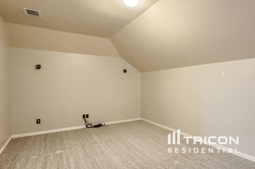 Building Photo - 396 Florence Dr