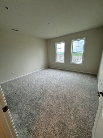Master Bedroom - 4 Stratton Dr