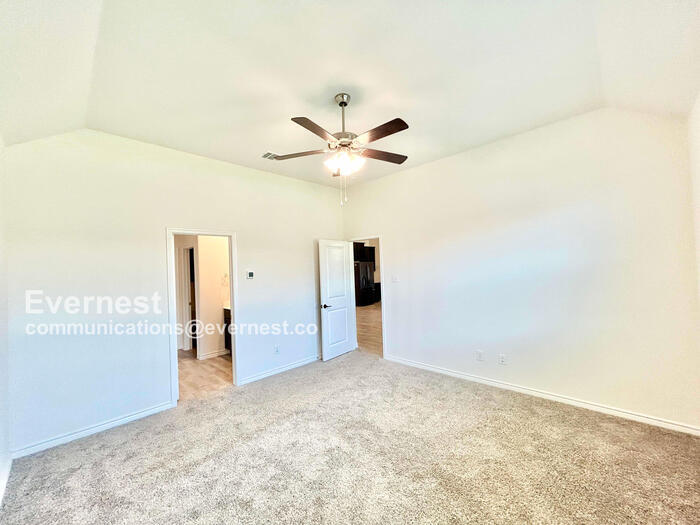 Building Photo - 2462 San Marcos Dr