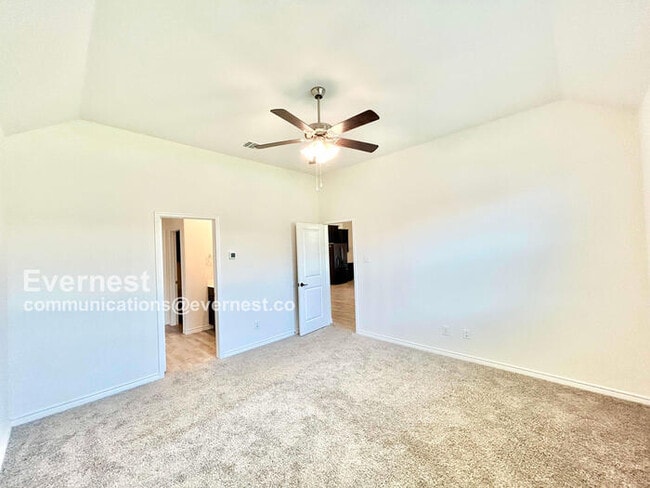 Building Photo - 2462 San Marcos Dr