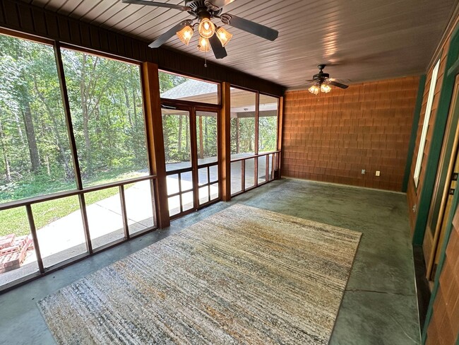 Building Photo - Charming 2 Bed, 2 Bath Custom Ranch on 5 P...