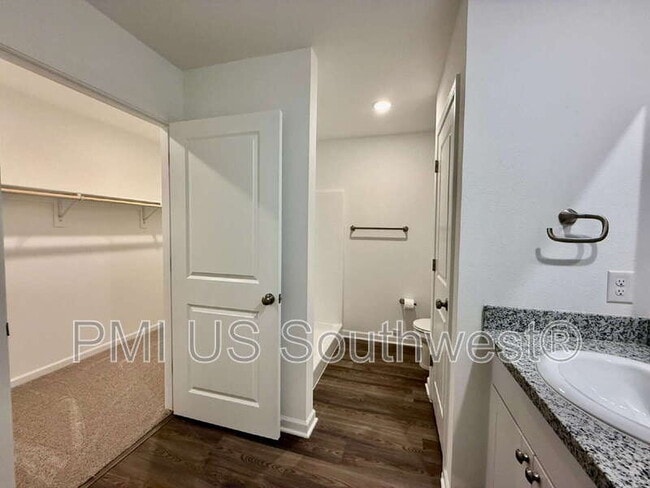 Building Photo - 2580 View Way