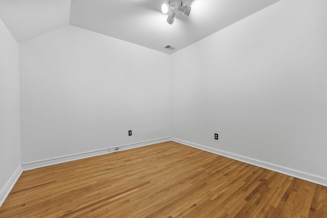 Building Photo - 456 9th St