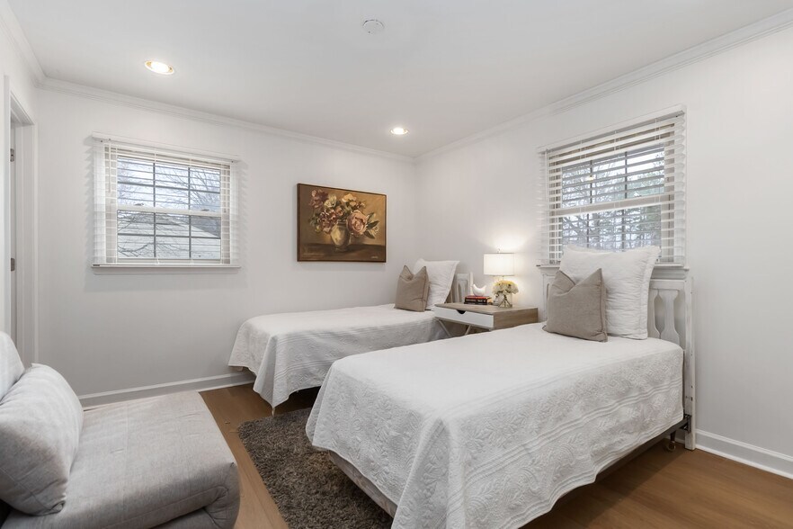 Building Photo - 405 Hillcrest Dr