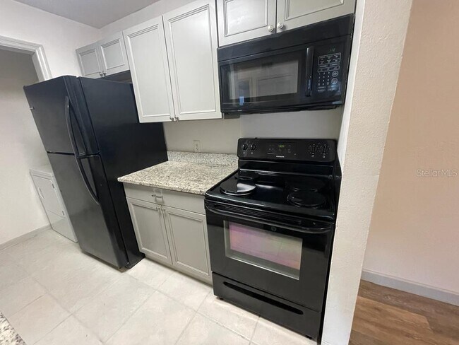 Building Photo - 6082 Westgate Dr