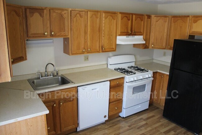 Building Photo - 213 6th Ave