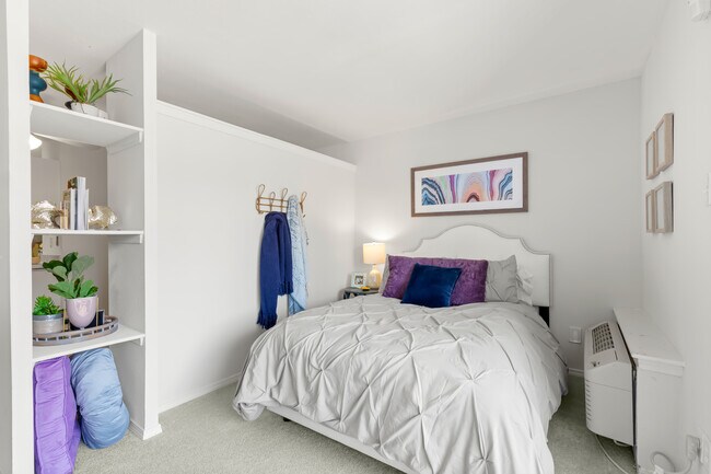 Building Photo - Summit