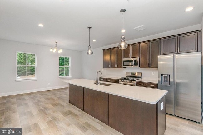 Building Photo - 606 Snapdragon Ct