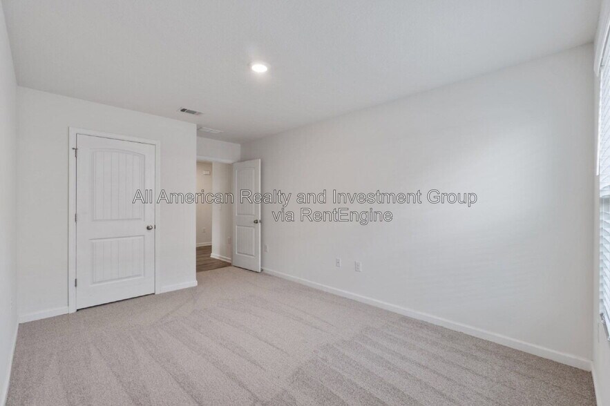 Building Photo - 921 Merganser Way