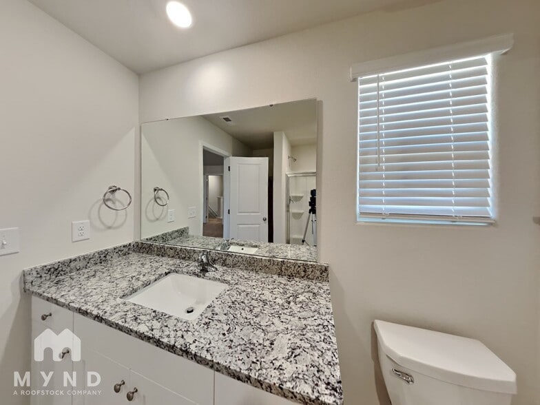 Building Photo - 112 Warwick Dr