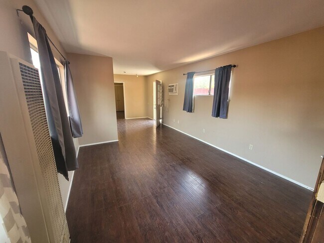 Building Photo - Single-Story 4-Bedroom Apartment in Yucaipa!