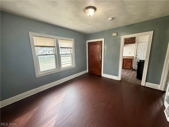 Building Photo - 578 Hoye Ave