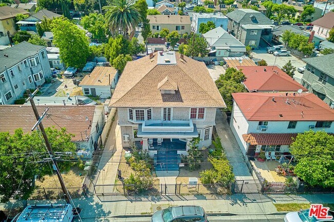 Building Photo - 1347 Valencia St