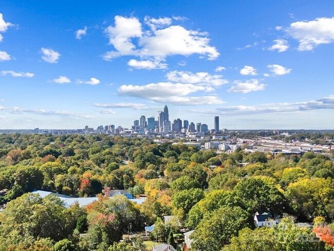 Building Photo - 3301 Spencer St