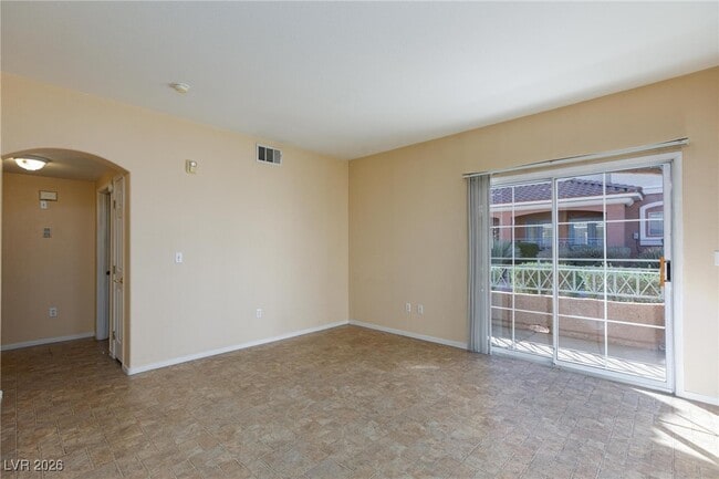 Building Photo - 10525 Pine Glen Ave