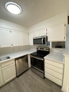 Building Photo - Newly Renovated, 1b/1b in great location