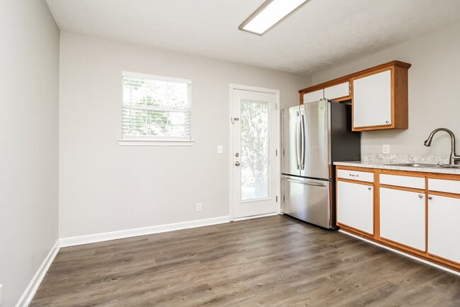 Building Photo - 1318 Lyndsey Ridge Dr