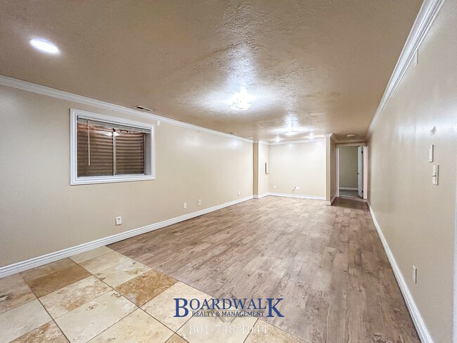 Building Photo - Great 5 Bed Now Available in Riverton