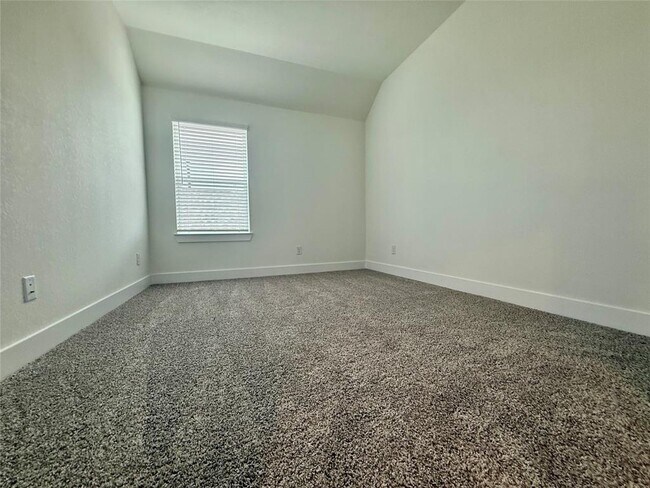 Building Photo - 31015 Myers Hvn Ln