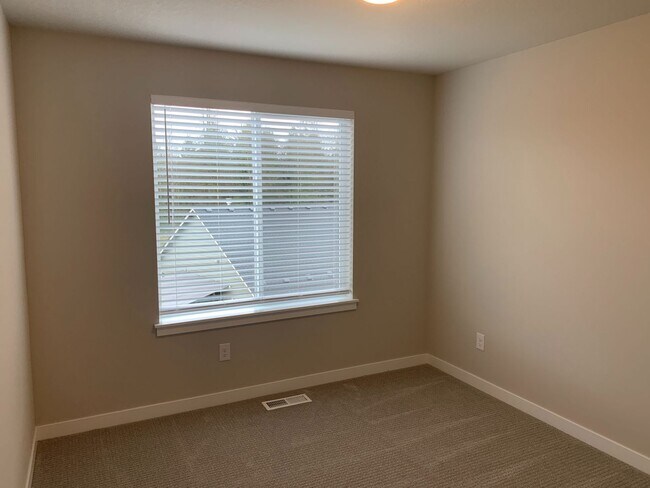 Building Photo - COMING SOON END OF FEB Salmon Creek Legacy Estates....  Front yard care provided - EZ 1/5 & 205 a...